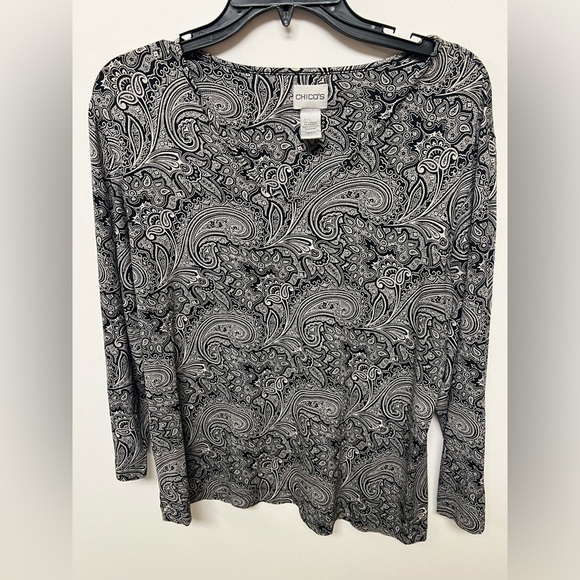CHICO’S SIZE 2 BLACK AND WHITE PAISLEY PRINT 3/4 SLEEVE TEE - Picture 1 of 6